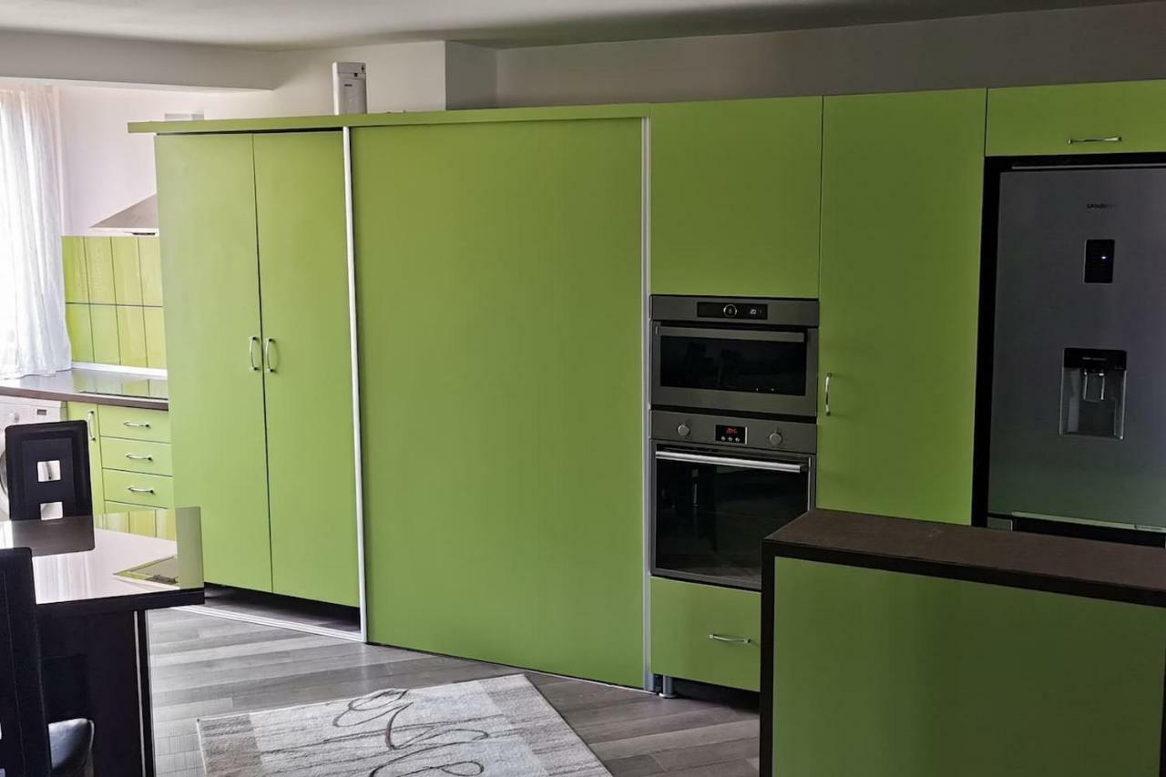 Luxury Apartment With Two Bedrooms And Large Living Room, 100 Square Meters, City Center Oradea Exterior photo